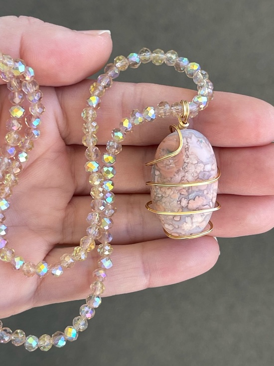 beads&bellbottoms Jewelry - Cotton Candy Agate Gold Tone Wire Wrap on Champagne Glass Beads Pink & White